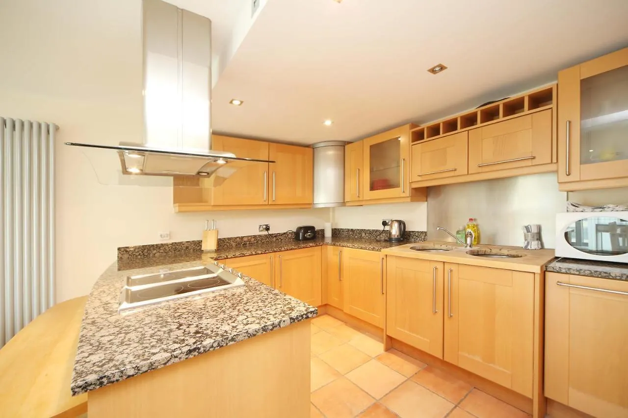 Lovely 2 Bedroom Apartment With Amazing Views In E14 Londra Birleşik Krallık