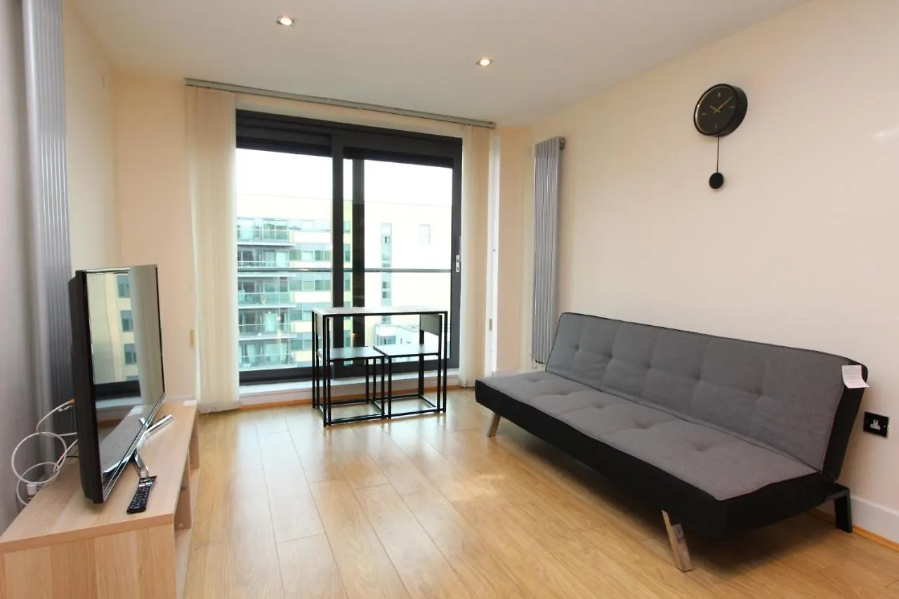 Lovely 2 Bedroom Apartment With Amazing Views In E14 Londra Birleşik Krallık