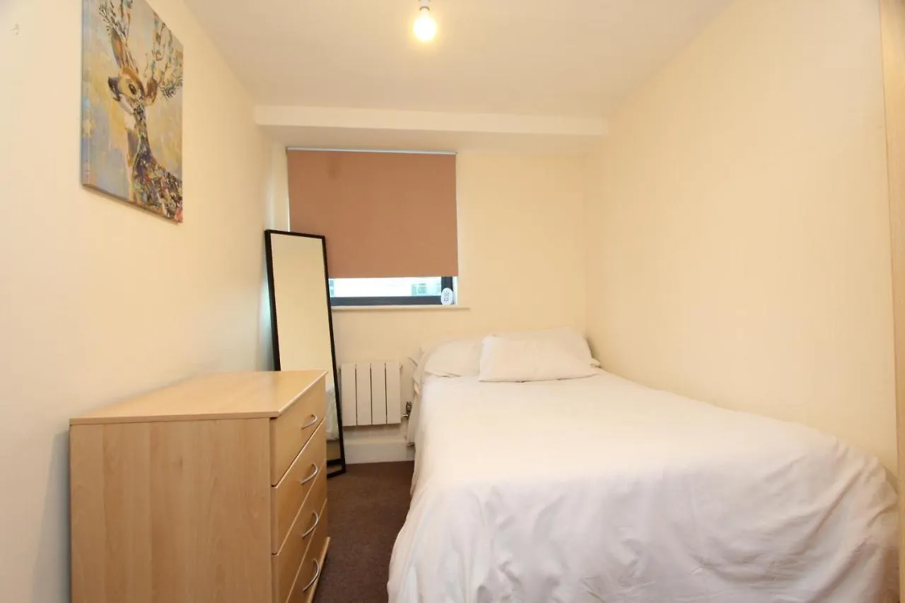 Lovely 2 Bedroom Apartment With Amazing Views In E14 Londra