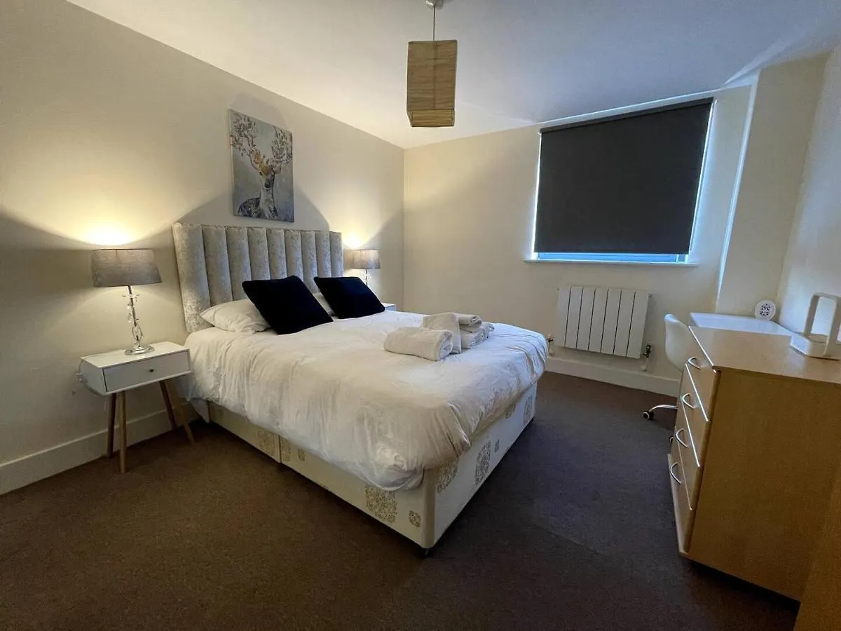 Lovely 2 Bedroom Apartment With Amazing Views In E14 London